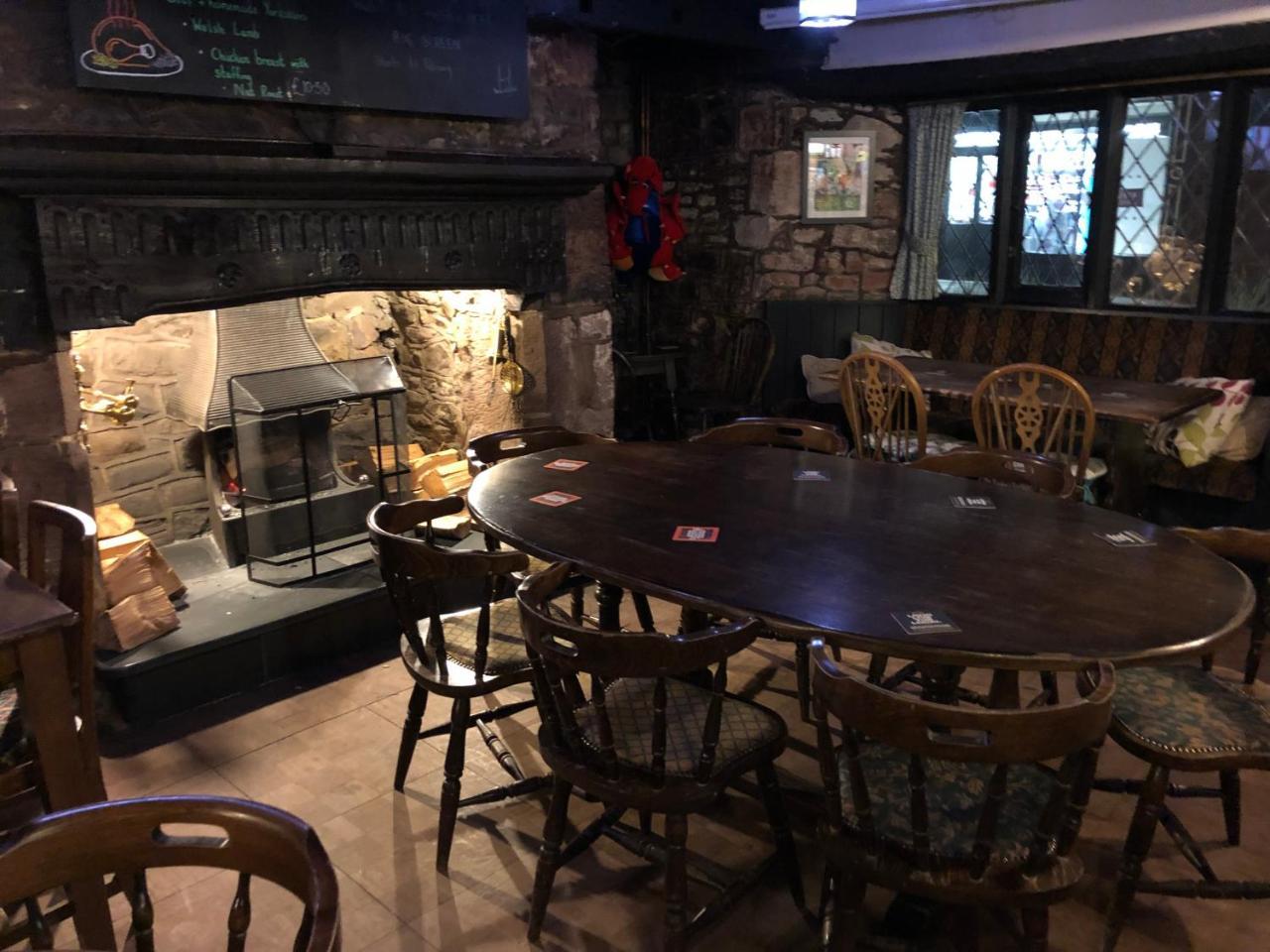 The Crosskeys Inn Usk Exterior foto